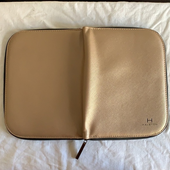 H by HALSTON Jewelry Portfolio/Travelling Case - Picture 6 of 10